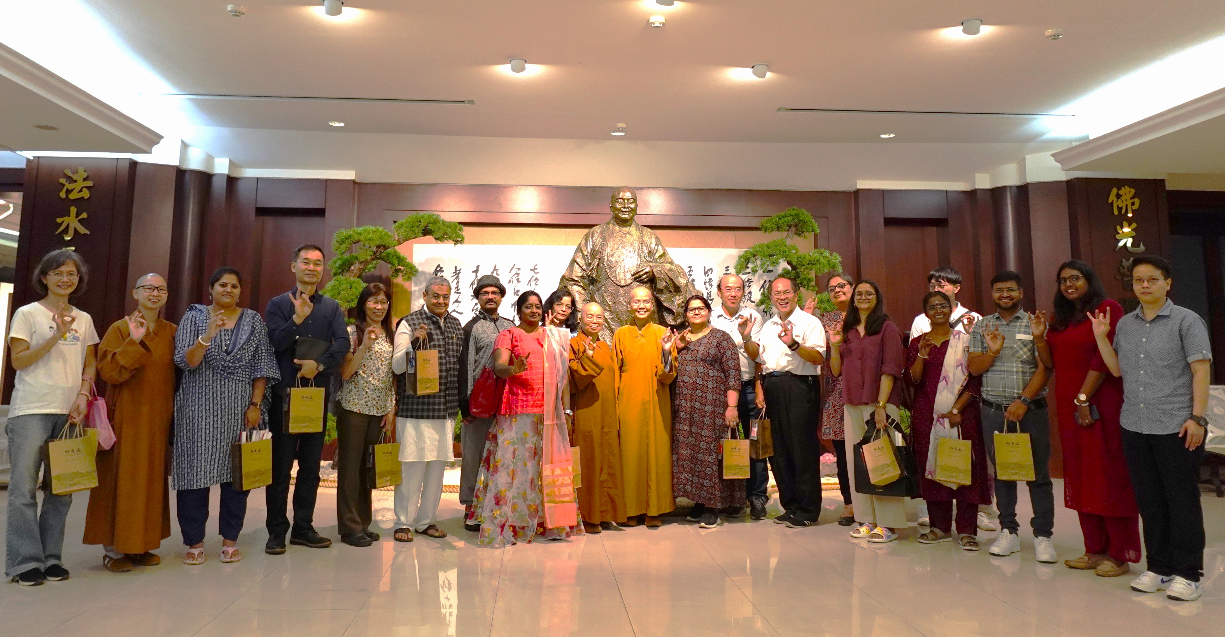 「台印性別平等促進研討會」參訪團與佛光山人間佛教研究院進行交流，探討性別平等對於現代社會的價值。