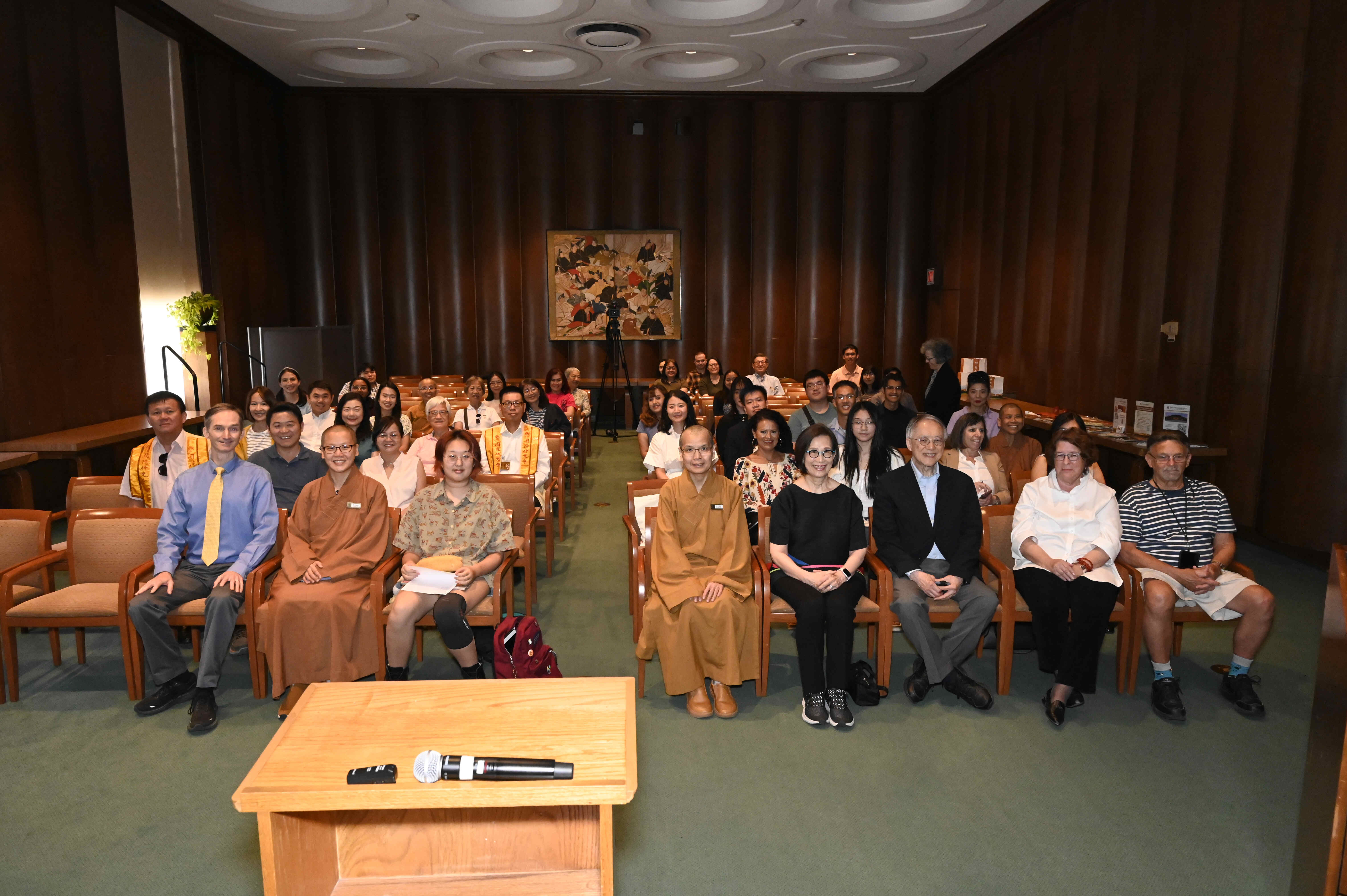 佛光山首次進入萊斯校園舉辦佛學講座，吸引近百人前來聆聽。