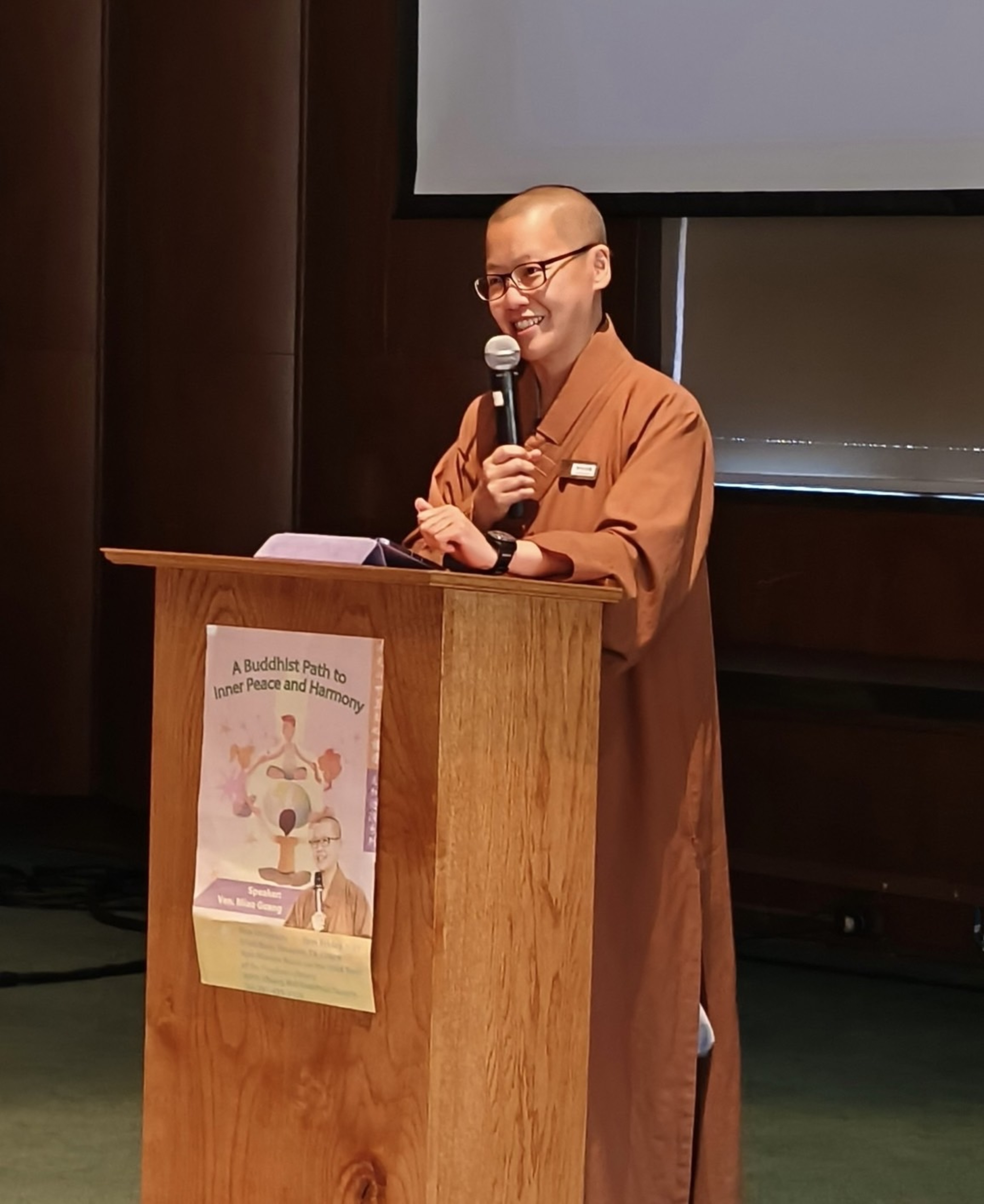 妙光法師講演主題為「A Buddhist Path to Inner Peace and Harmony」（中文：通往內在平靜與和諧的佛教修行之道）。