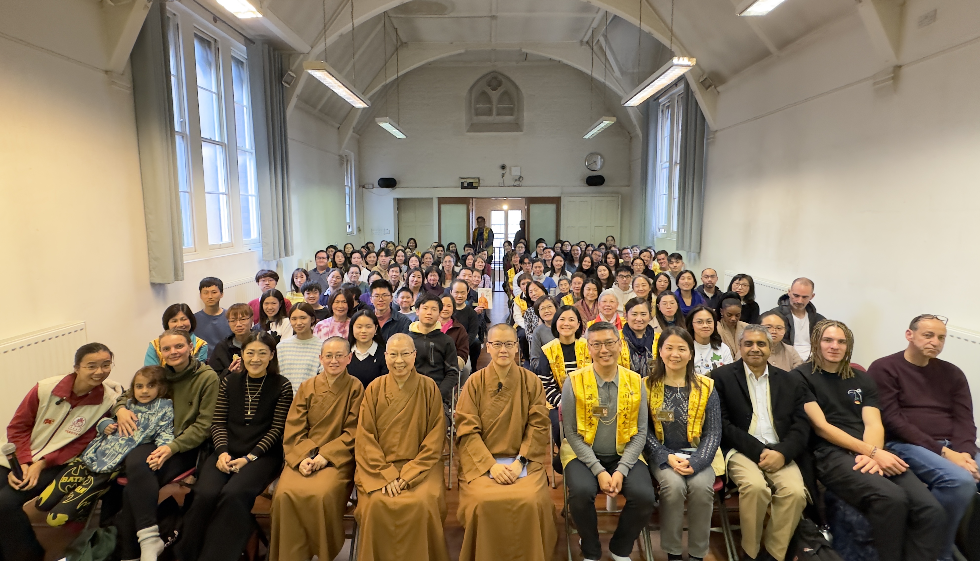 百餘位信眾齊聚一堂， 共同參與這場心靈饗宴，從佛法智慧中汲取力量。